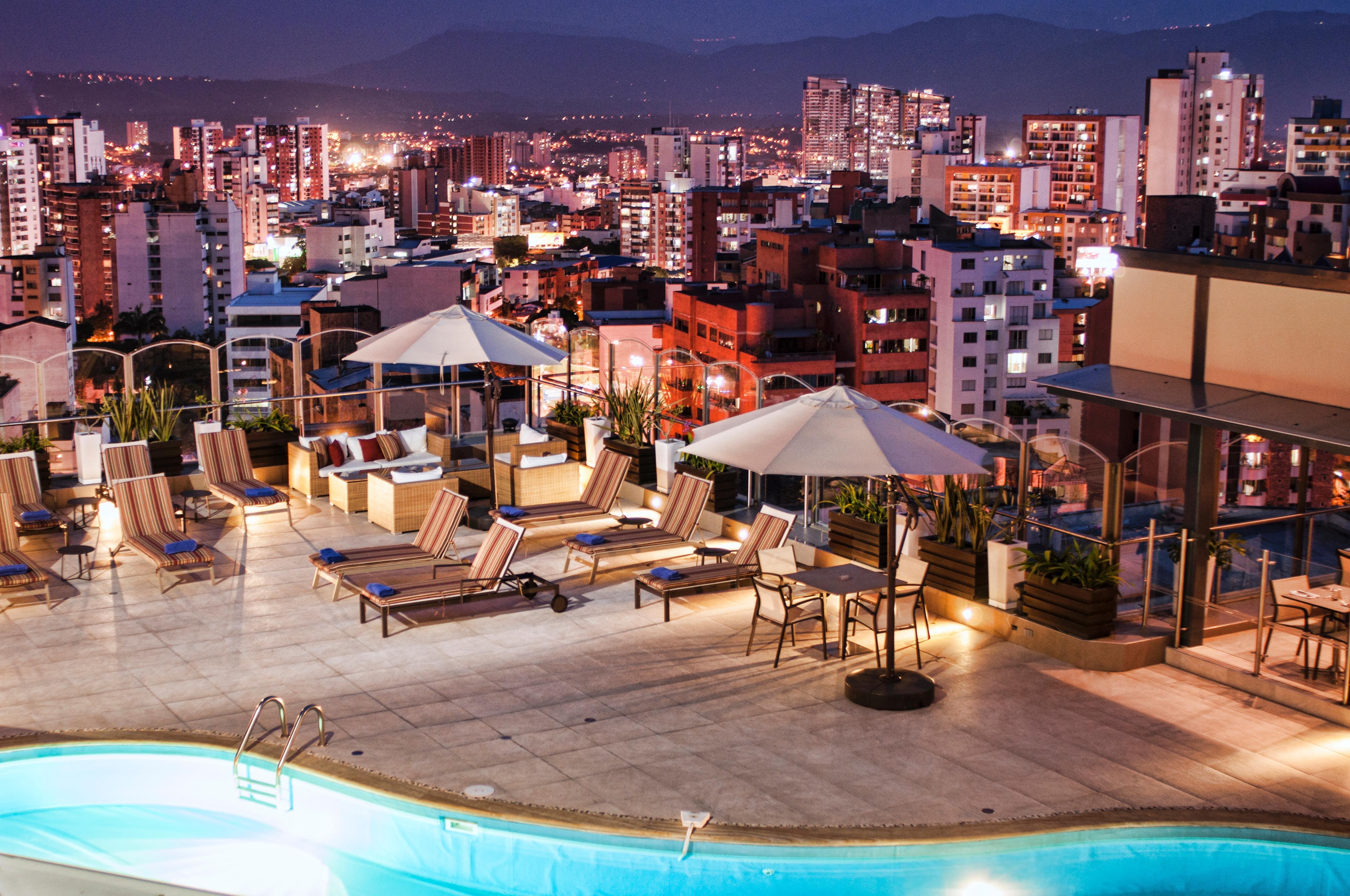 Hotel Dann Carlton Bucaramanga Zewnętrze zdjęcie View from the hotel's rooftop pool