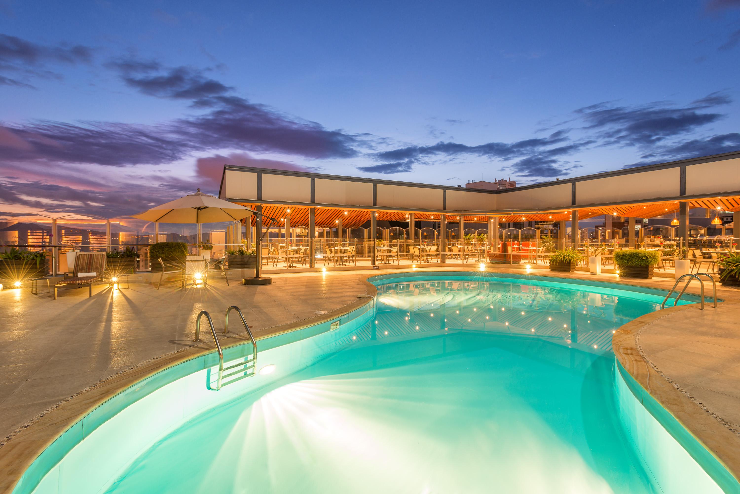 Hotel Dann Carlton Bucaramanga Zewnętrze zdjęcie Rooftop pool at the hotel