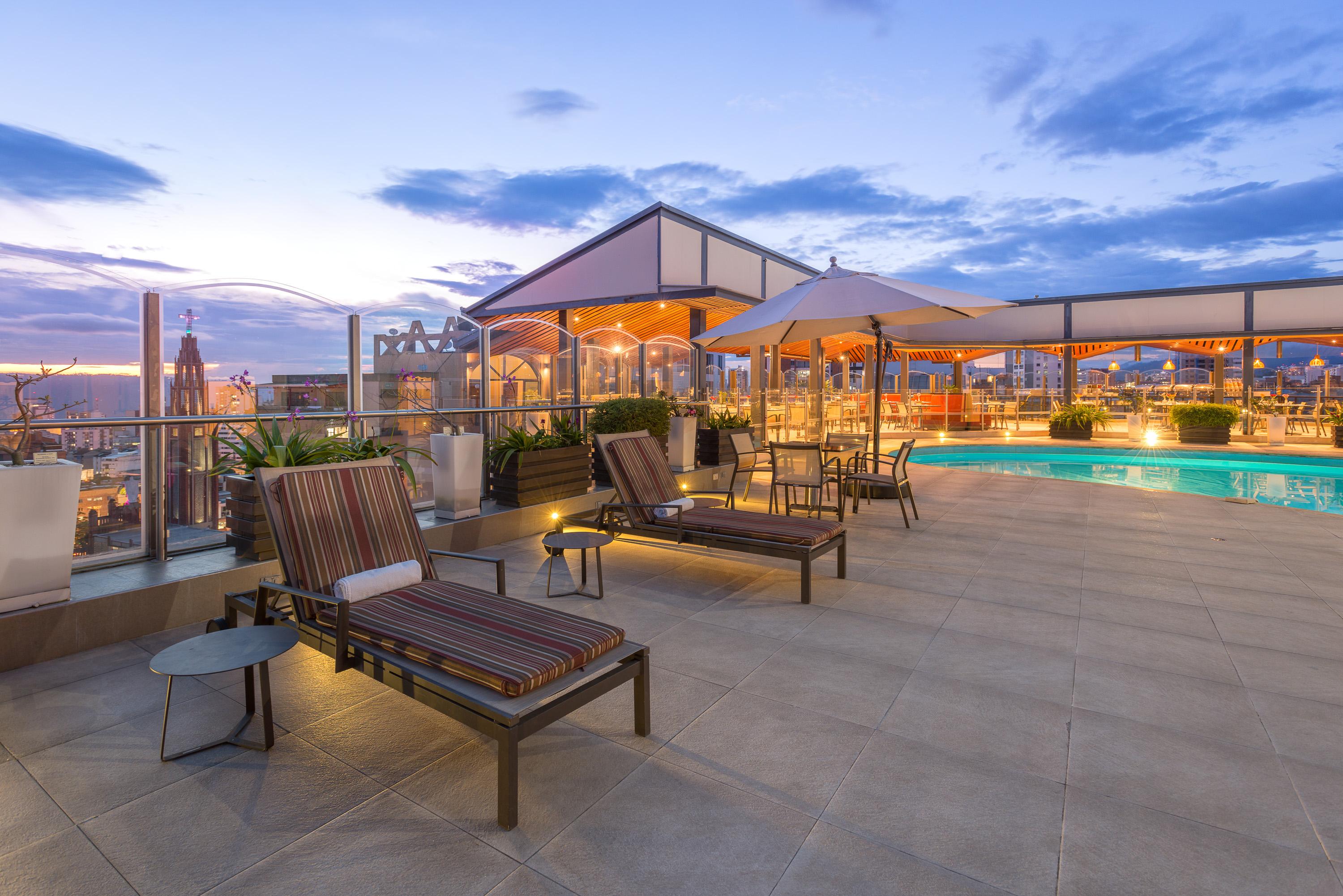 Hotel Dann Carlton Bucaramanga Zewnętrze zdjęcie Rooftop pool at the Four Seasons Hotel, Bogotá