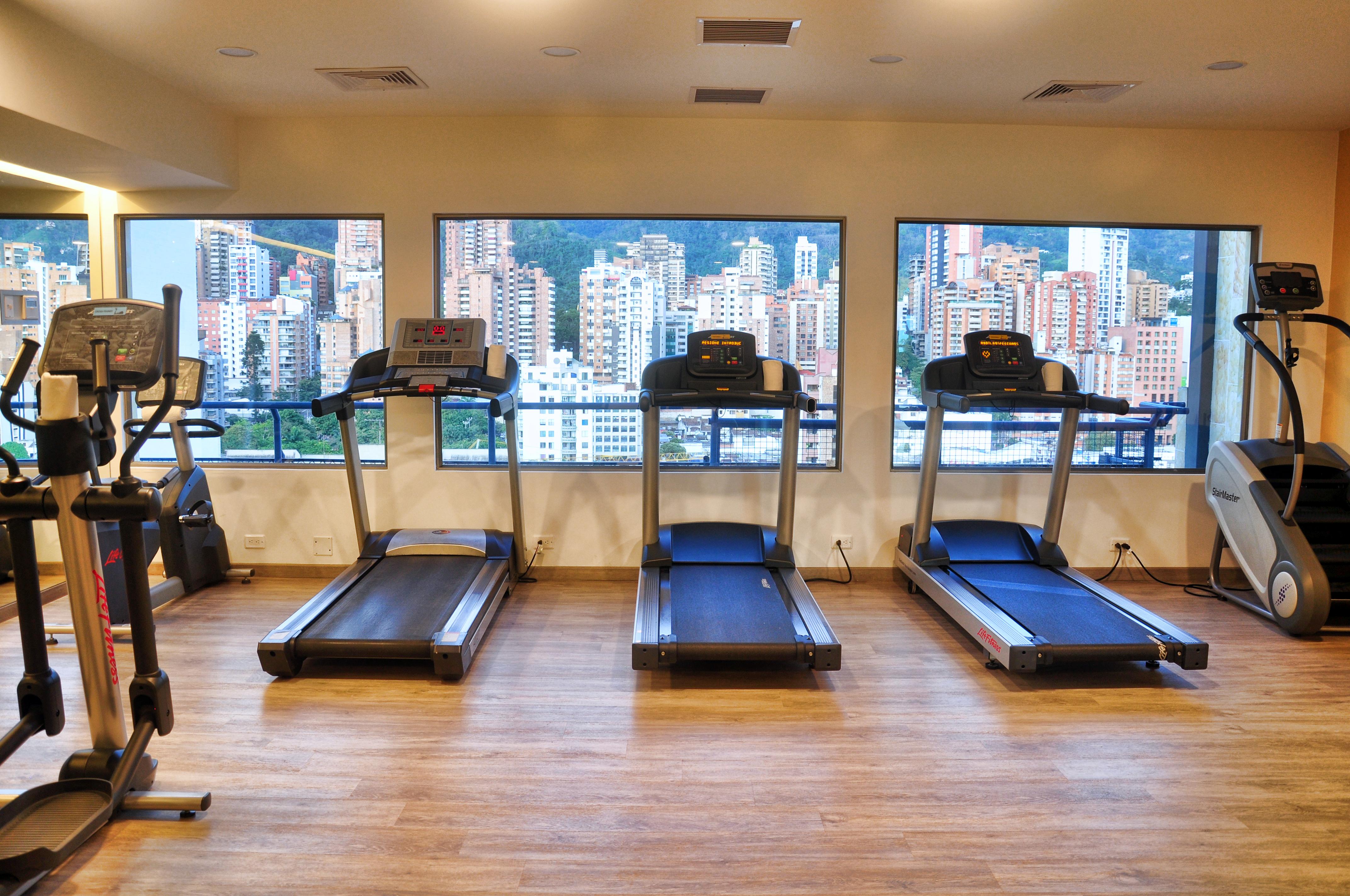 Hotel Dann Carlton Bucaramanga Zewnętrze zdjęcie Treadmills in a gym