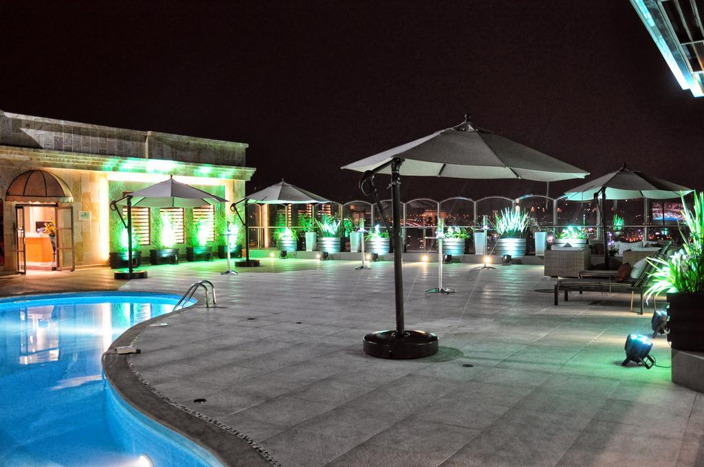 Hotel Dann Carlton Bucaramanga Zewnętrze zdjęcie The pool at the rooftop